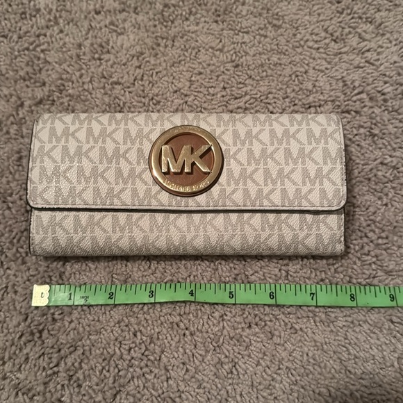 Michael Kors Tote and Matching Wallet - Picture 10 of 12